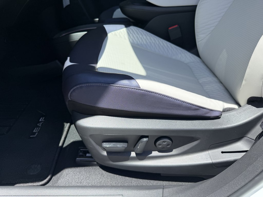 Used 2026 Nissan Leaf Platinum+ w/ Floor Mat Package (Platinum+) FWD image 33