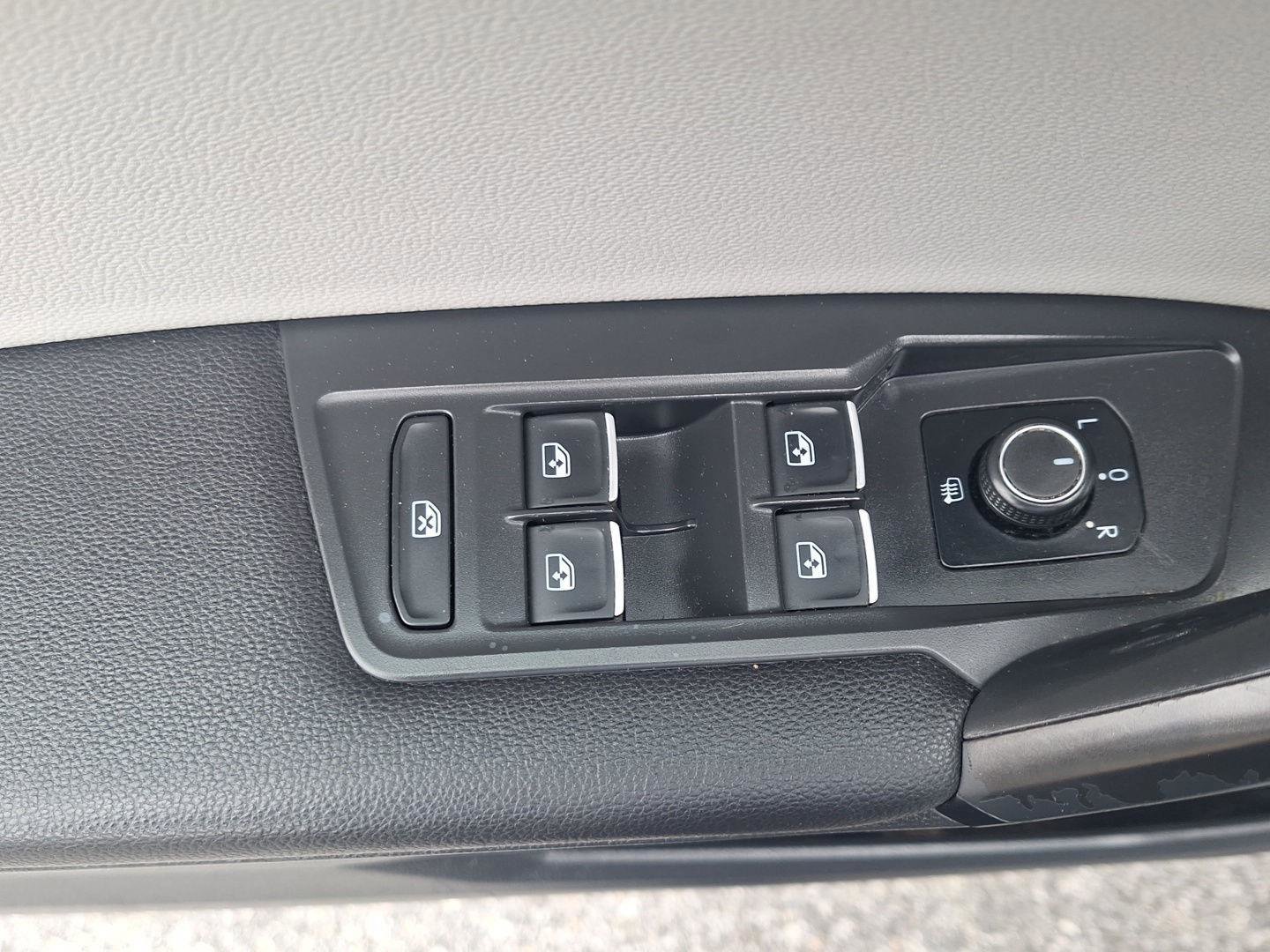 Used 2019 Volkswagen Tiguan SE w/ Panoramic Sunroof Package AWD/4WD image 20