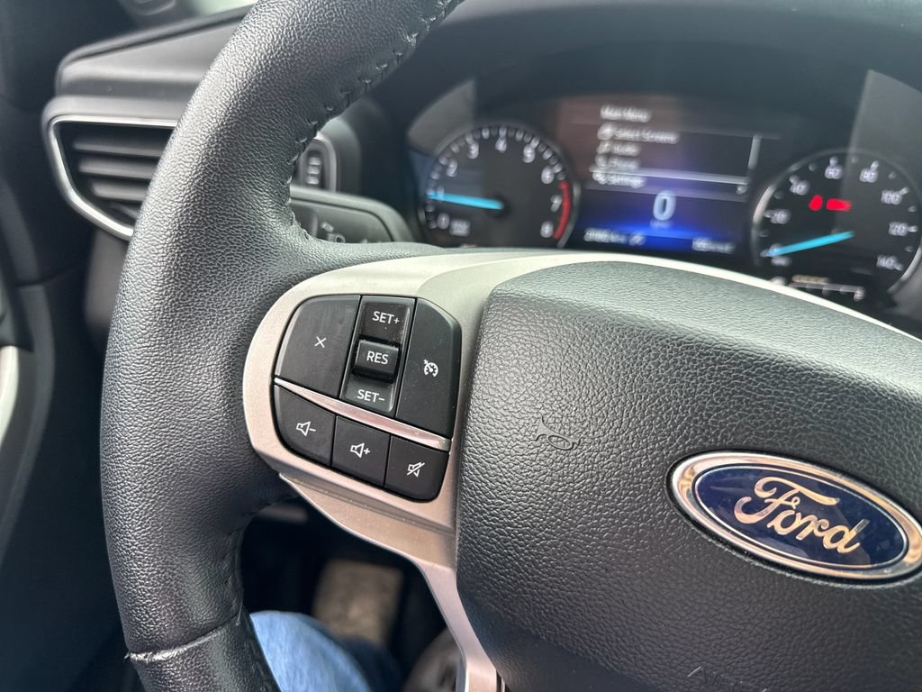 Used 2024 Ford Explorer XLT w/ Equipment Group 202A AWD/4WD image 45