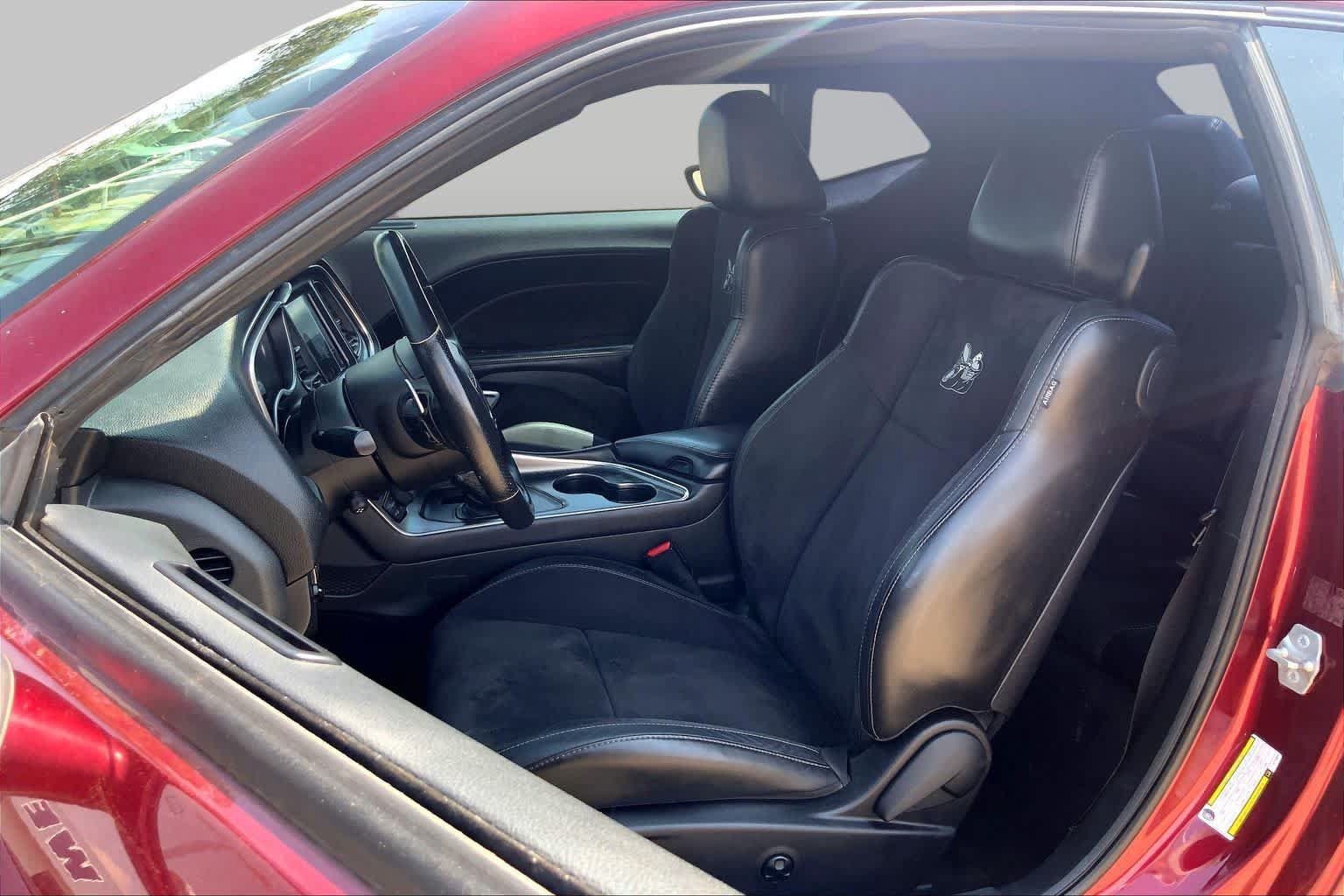 Used 2018 Dodge Challenger R/T Scat Pack w/ Leather Interior Group RWD image 8
