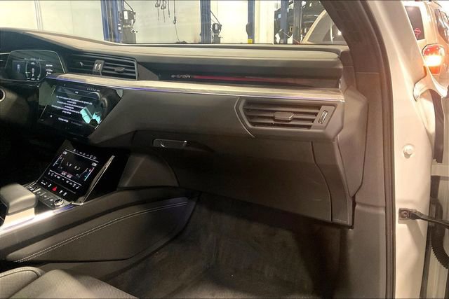 Used 2024 Audi Q8 e-tron Prestige w/ Prestige Package image 16