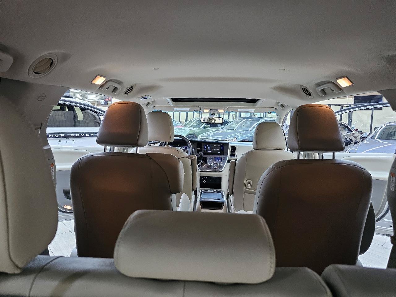 Used 2015 Toyota Sienna XLE w/ XLE Navigation Package FWD image 12