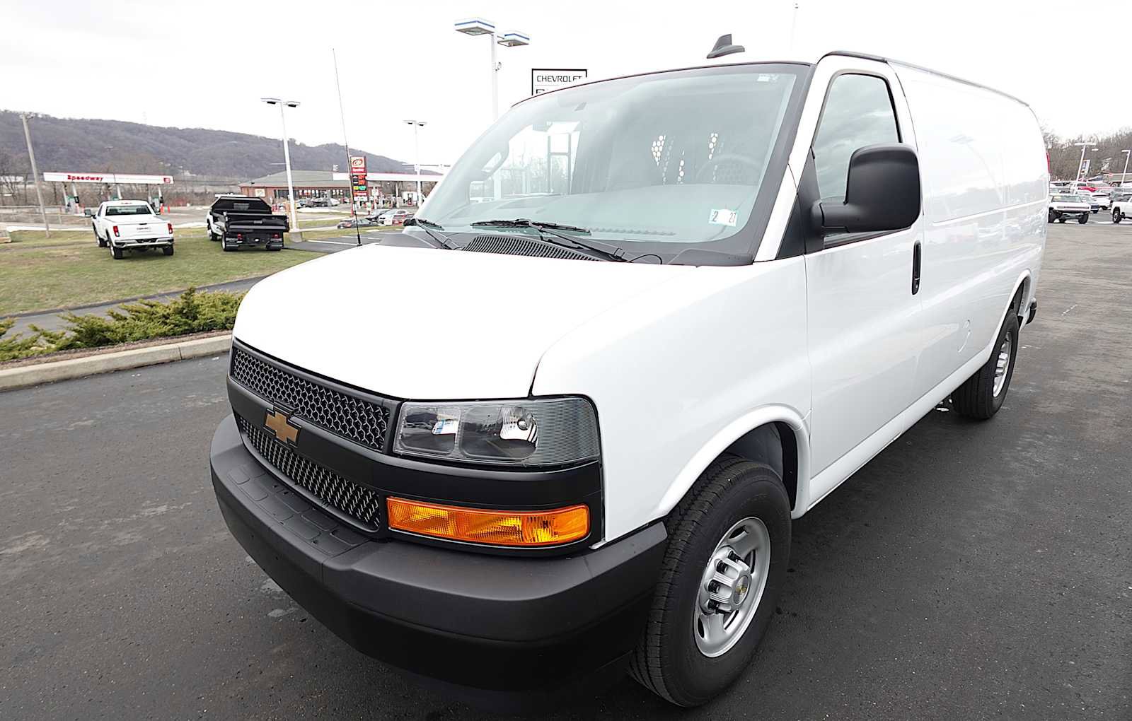 Used 2025 Chevrolet Express 3500 w/ Driver Convenience Package image 7