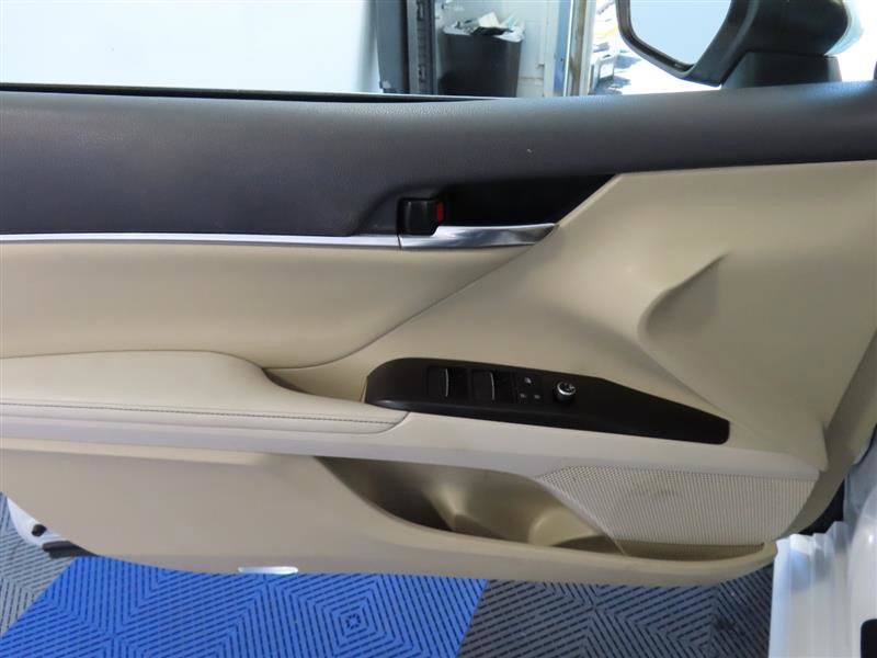 Used 2021 Toyota Camry XLE FWD image 15