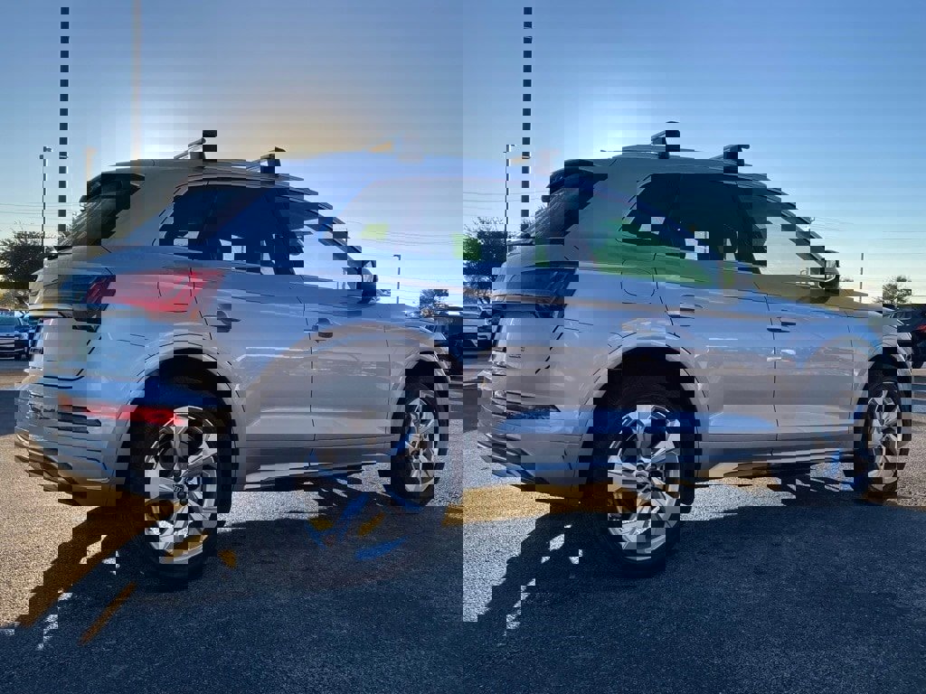 Used 2021 Audi Q5 2.0T Premium Plus w/ Premium Plus Package image 4