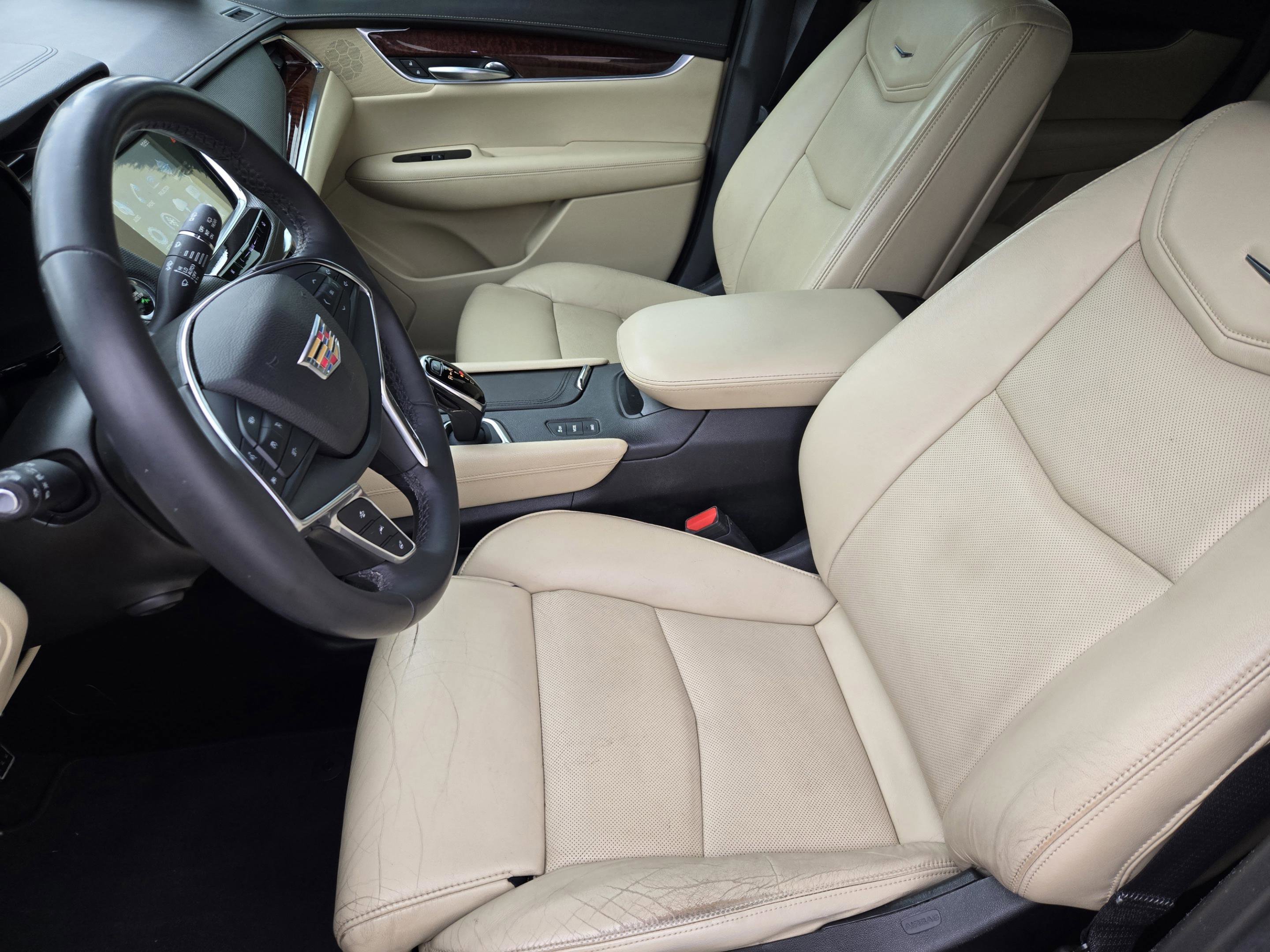 Used 2017 Cadillac XT5 Luxury w/ Driver Awareness Package AWD/4WD image 9