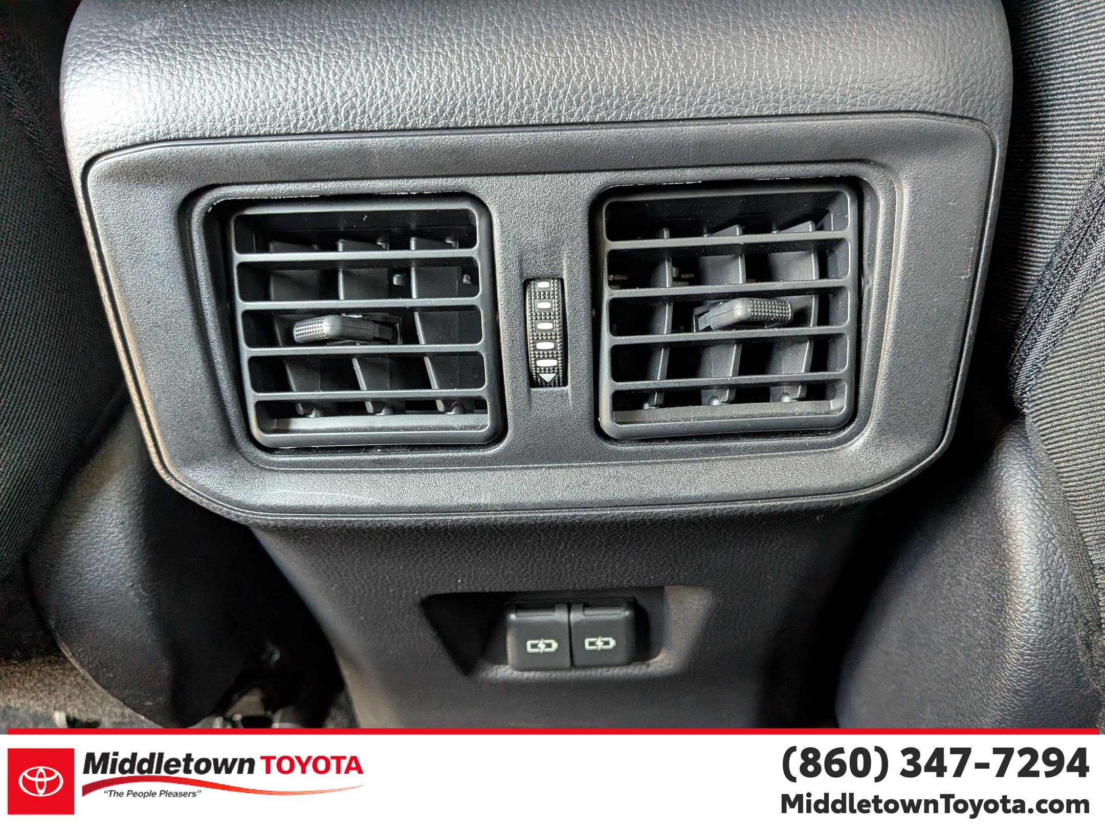 Used 2025 Toyota RAV4 XLE image 29