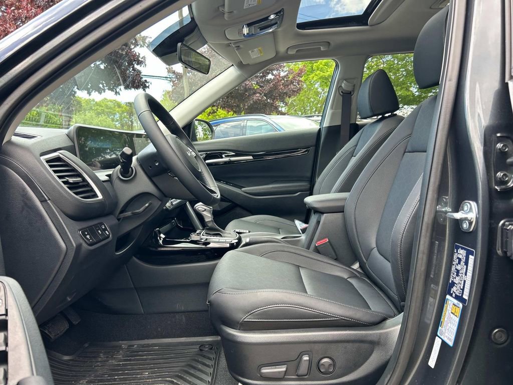 Used 2025 Kia Seltos EX w/ EX Sunroof Package image 18