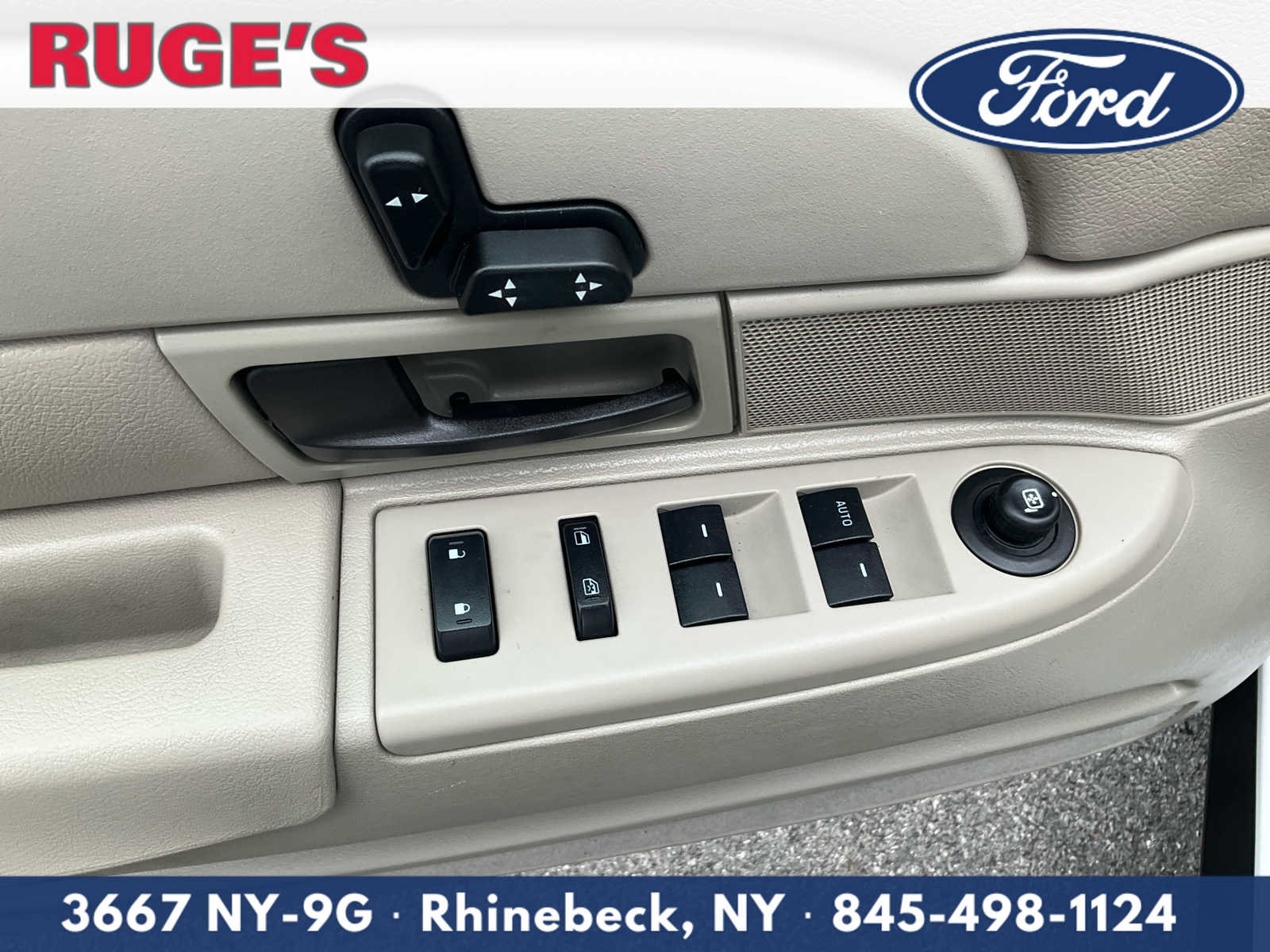Used 2011 Ford Crown Victoria LX w/ Comfort Appearance Pkg RWD image 16