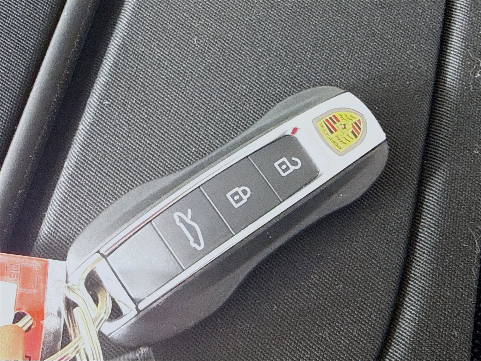 Used 2025 Porsche 911 Carrera RWD image 20