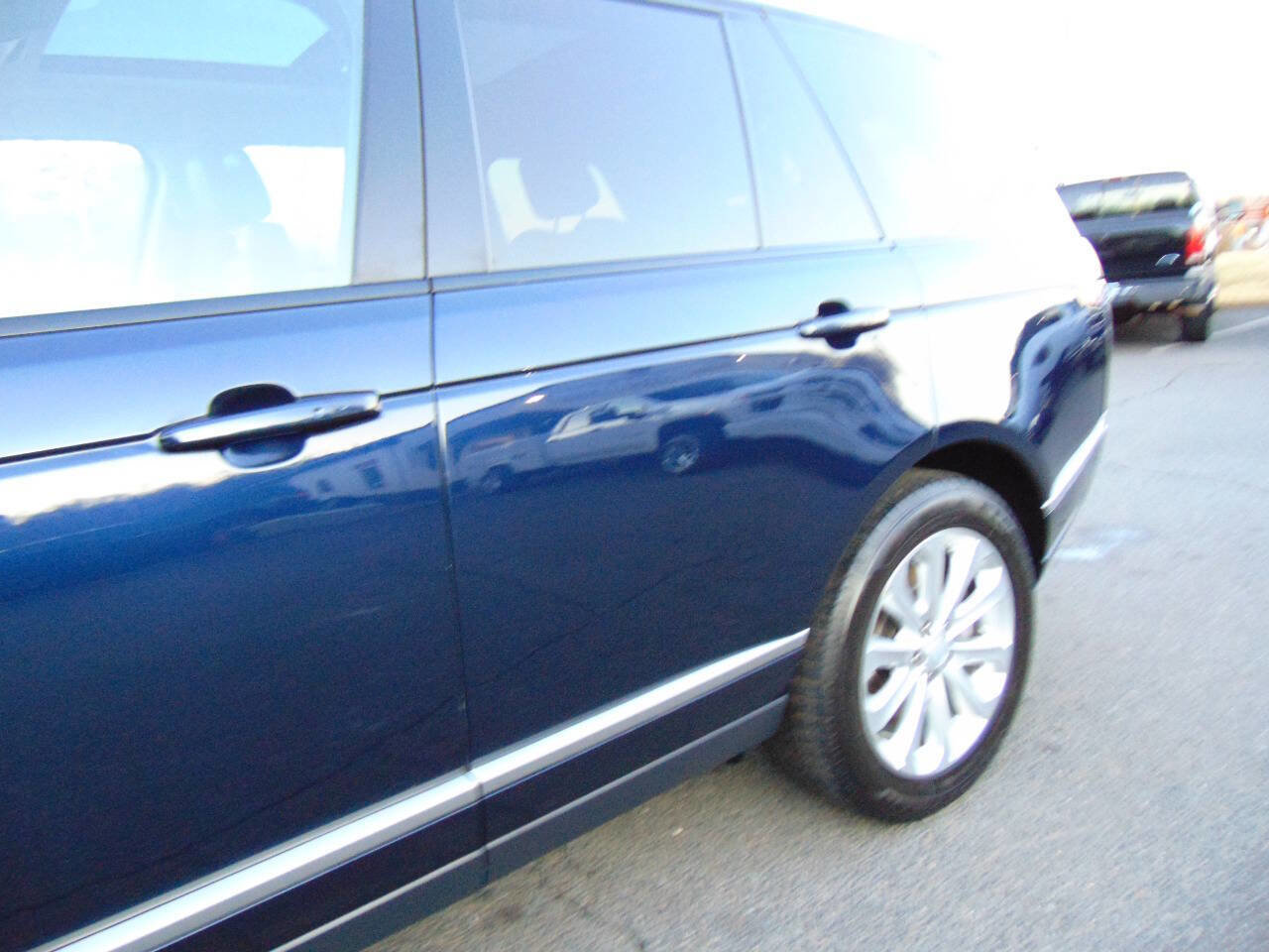 Used 2017 Land Rover Range Rover HSE image 30