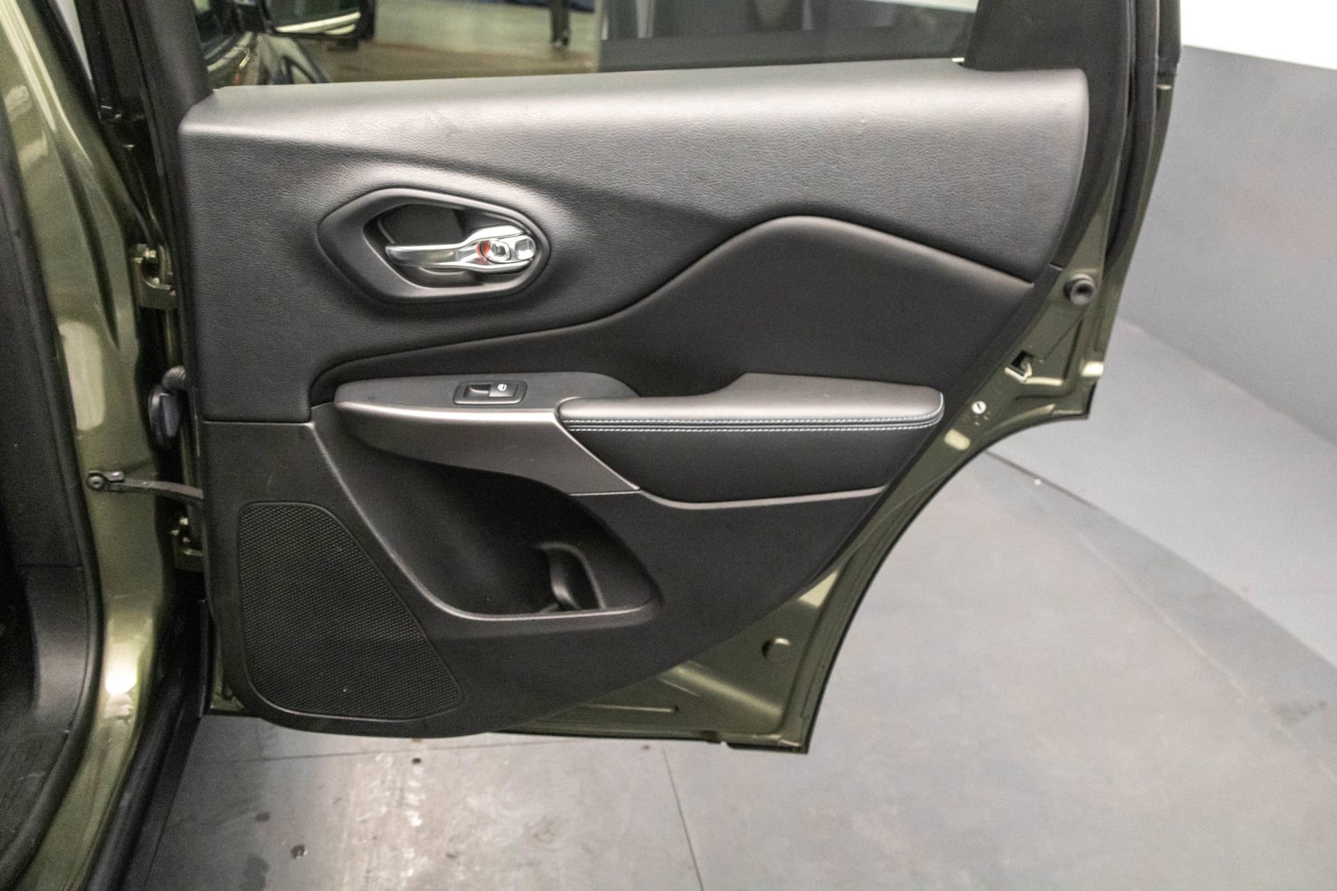 Used 2019 Jeep Cherokee Latitude Plus image 36