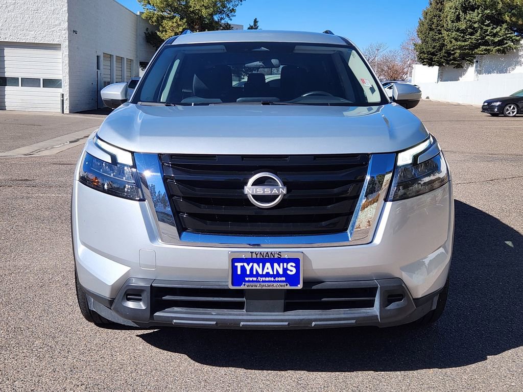 Used 2025 Nissan Pathfinder SV image 7