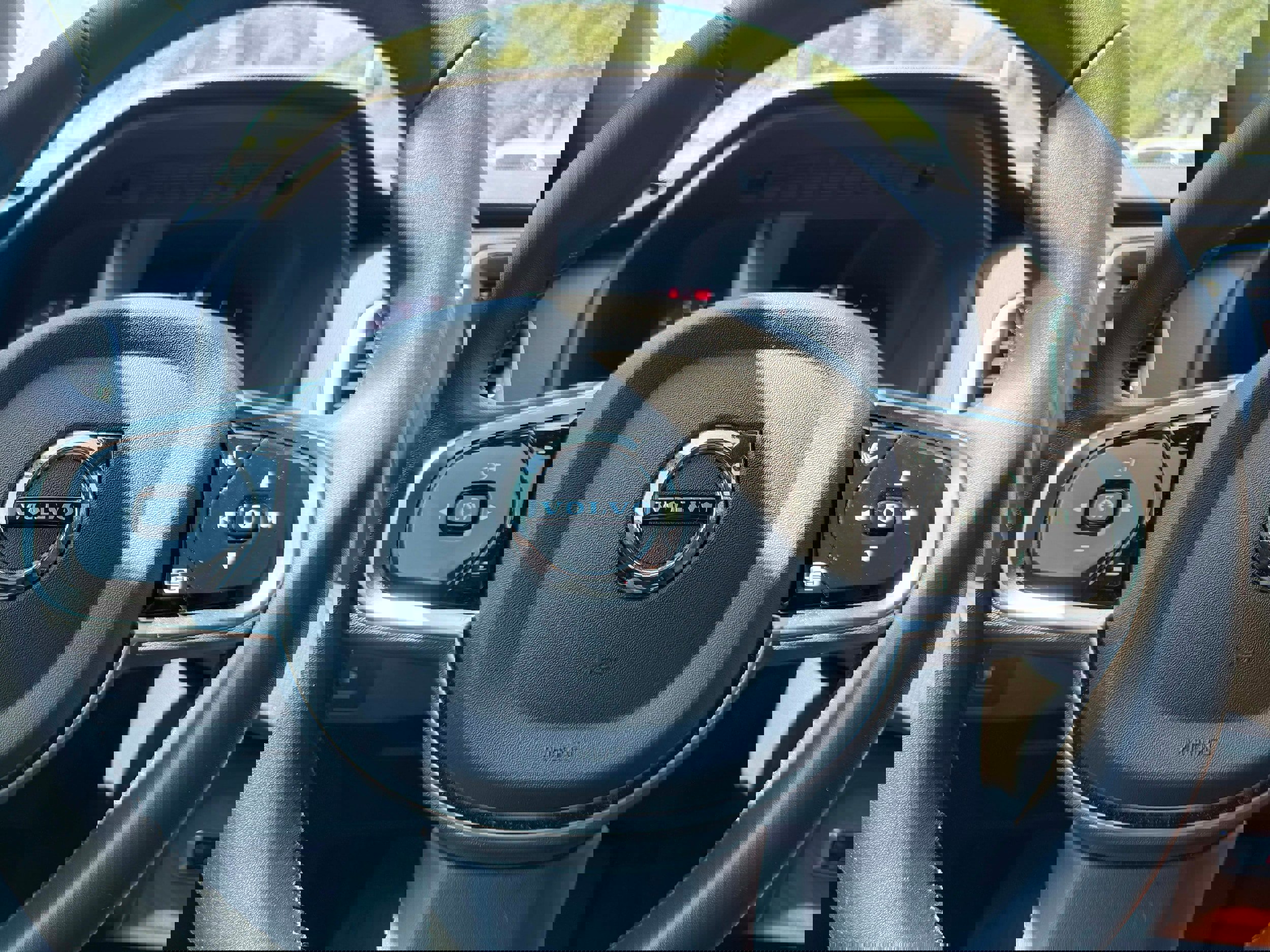 Certified 2025 Volvo XC90 T8 Plus w/ Protection Package Premier image 15