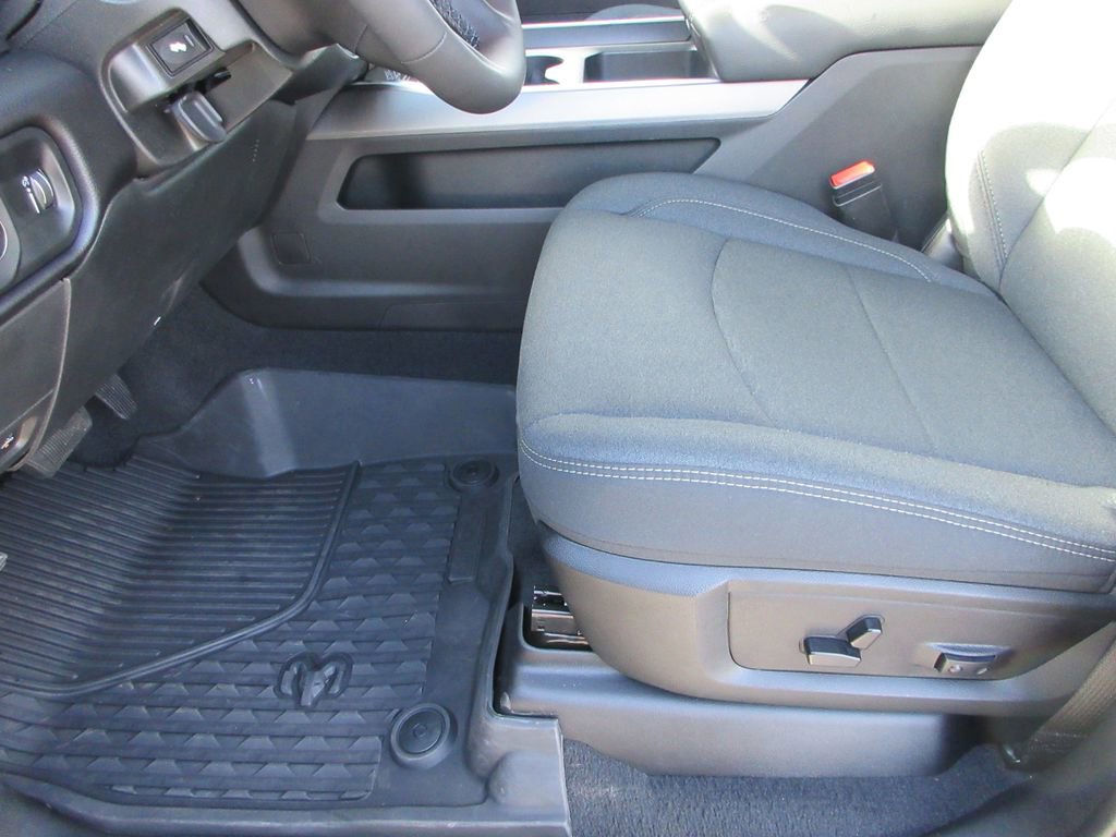 Used 2025 RAM 3500 Big Horn image 25