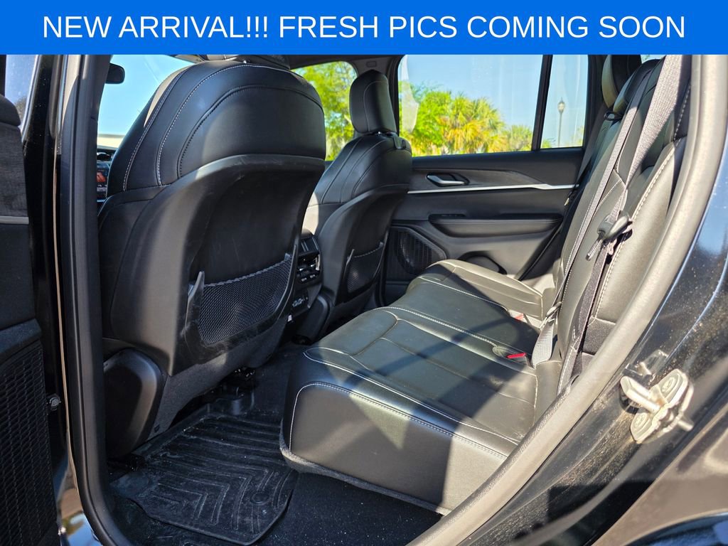 Used 2024 Jeep Grand Cherokee Limited w/ Black Appearance Package image 15