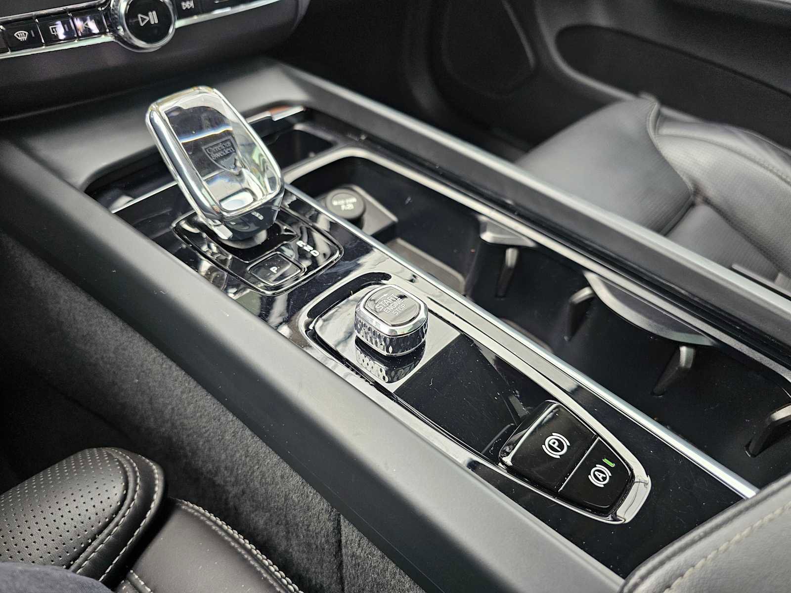 Certified 2023 Volvo XC60 B5 Ultimate image 39