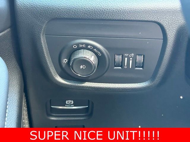 Used 2025 Jeep Grand Cherokee Limited w/ Luxury Tech Group II image 21