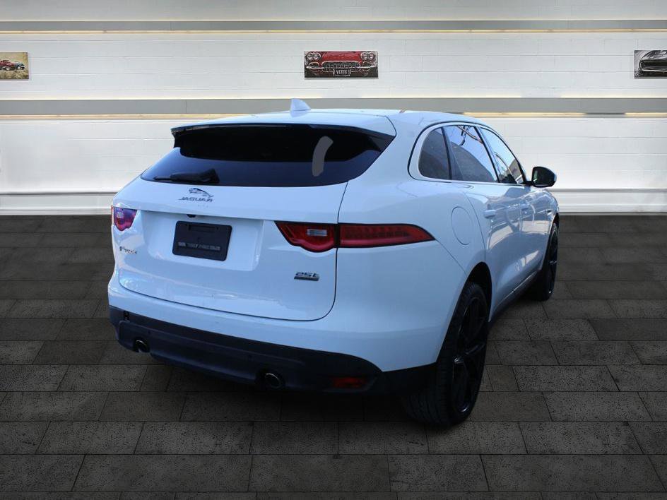 Used 2019 Jaguar F-PACE Premium image 10