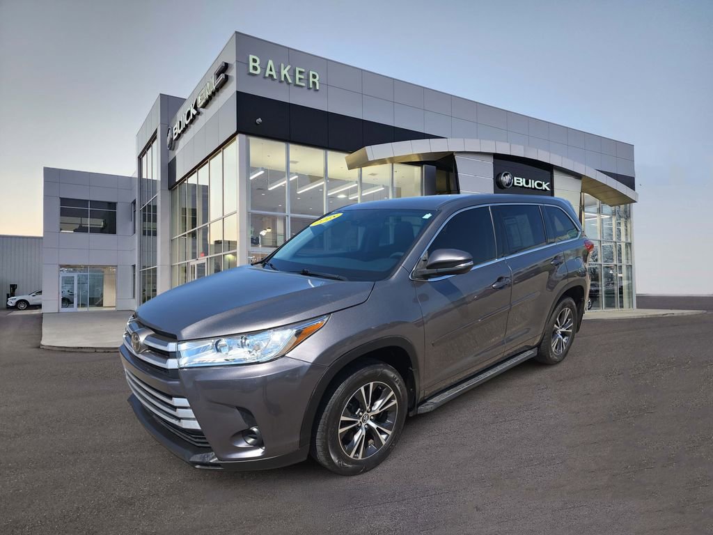 Used 2018 Toyota Highlander LE AWD/4WD image 1