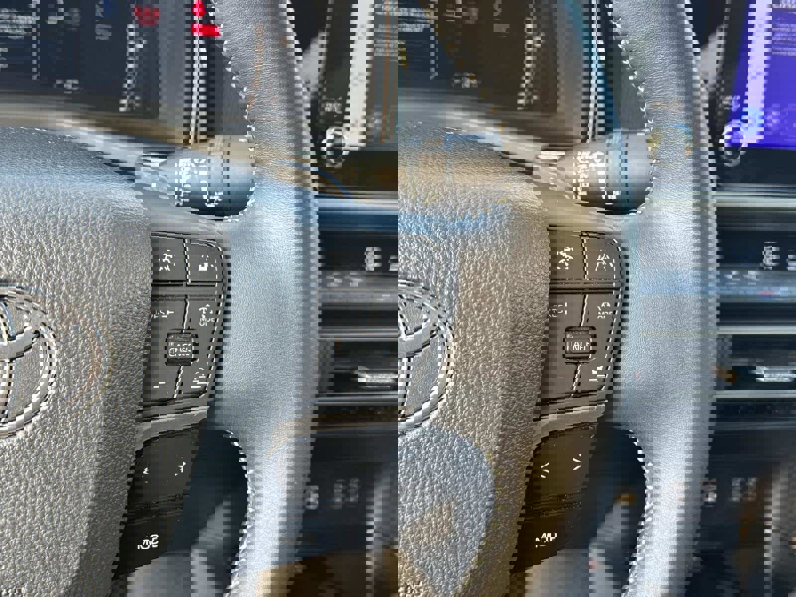 Used 2025 Toyota Camry SE image 30