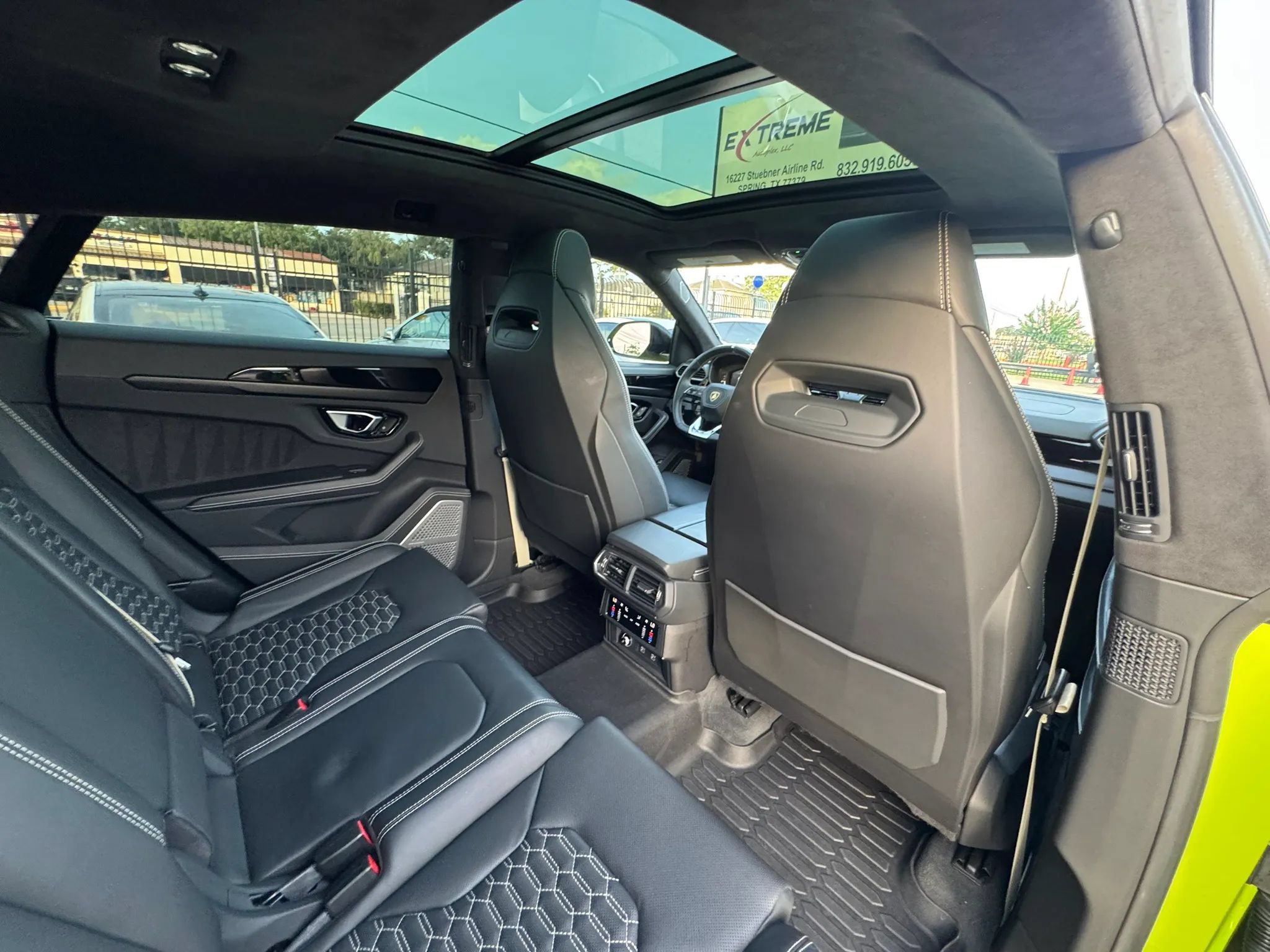 Used 2022 Lamborghini Urus AWD/4WD image 32
