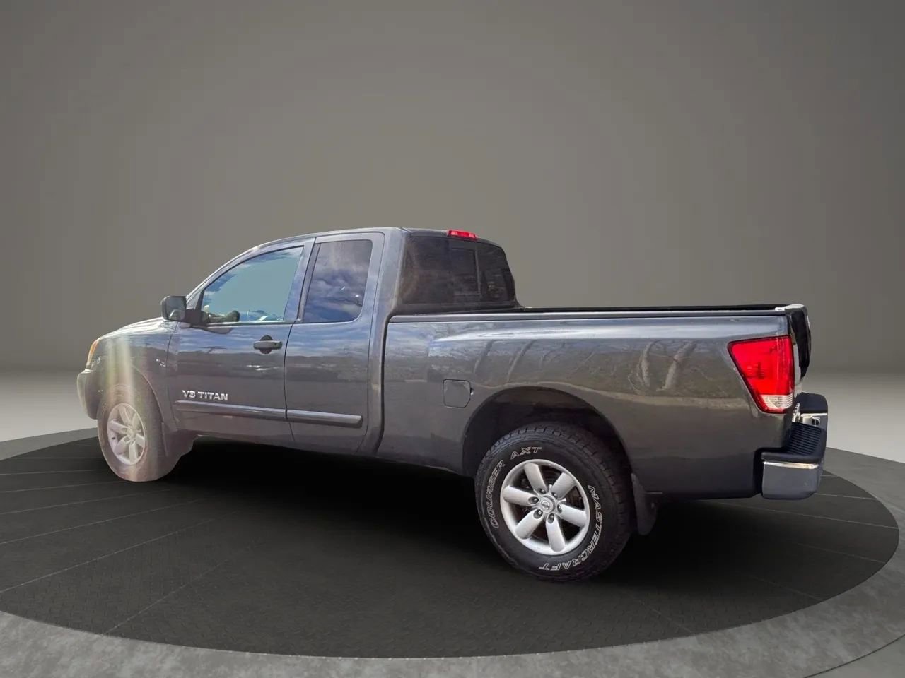 Used 2011 Nissan Titan SV w/ SV Value Truck Pkg image 7