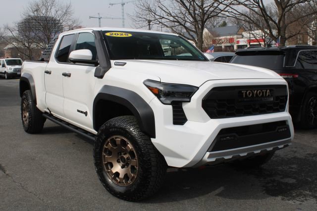 Used 2025 Toyota Tacoma Trailhunter image 2