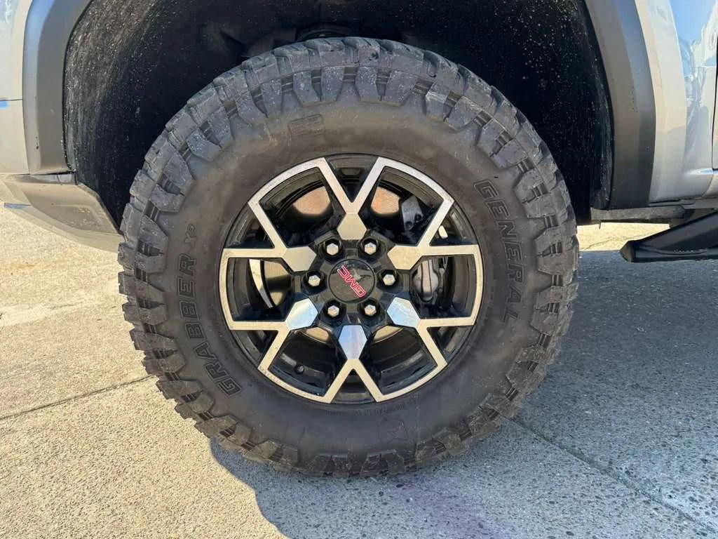 Used 2025 GMC Canyon AT4 w/ AT4X Package image 45