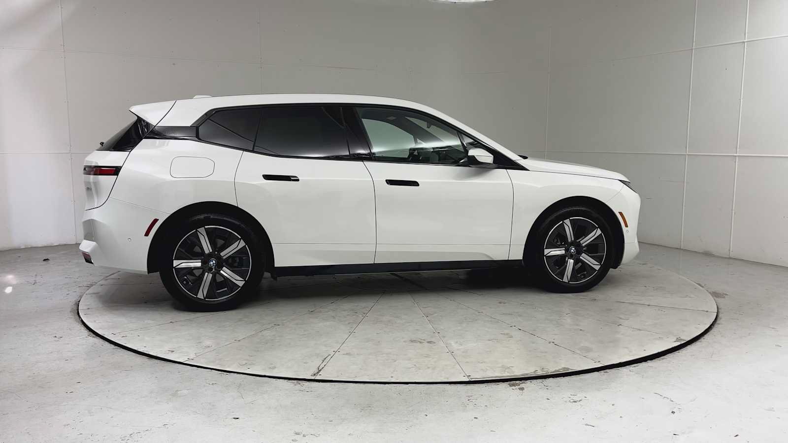Used 2026 BMW iX xDrive45 w/ Executive Package AWD/4WD image 8