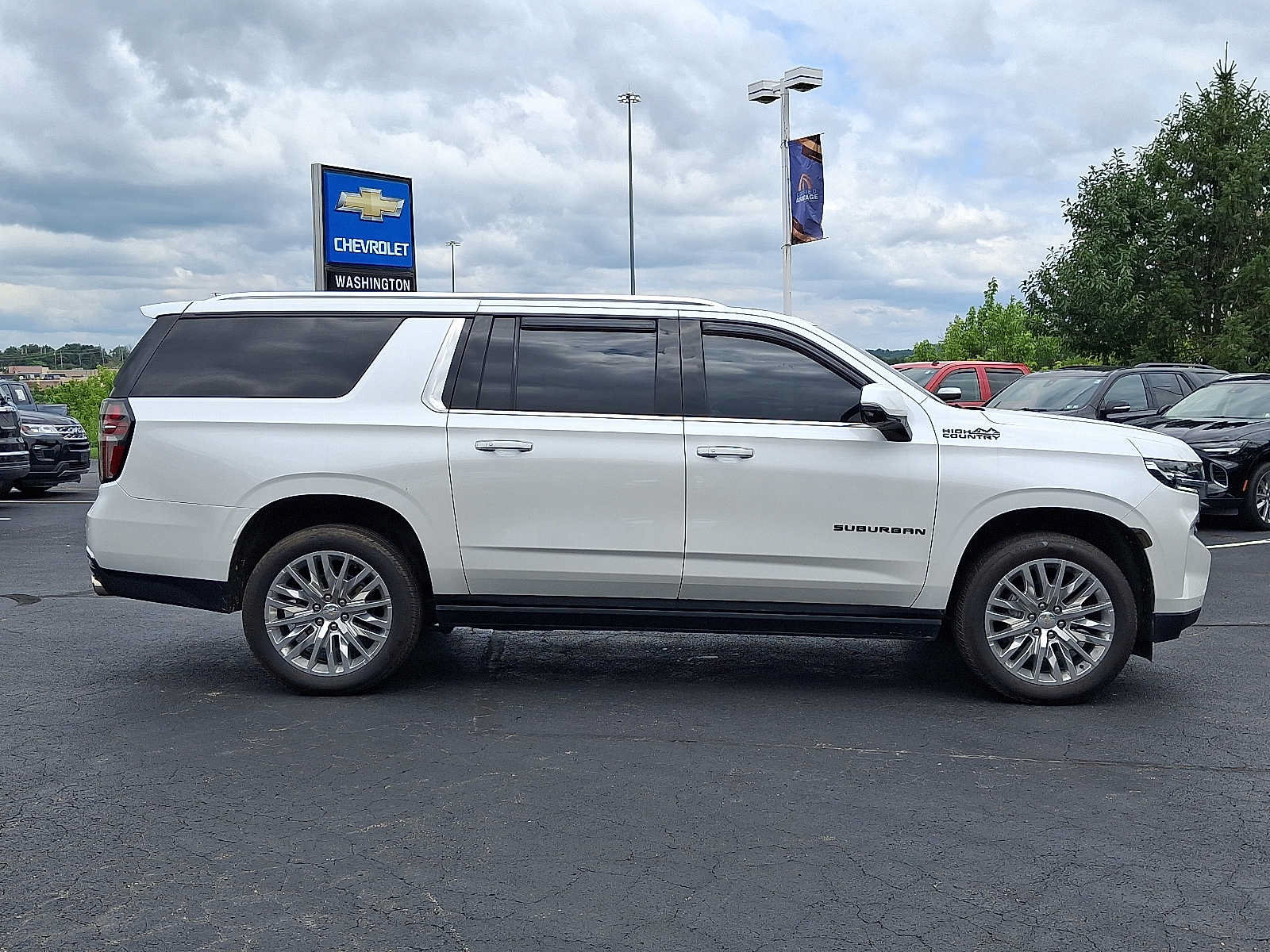 Used 2024 Chevrolet Suburban High Country w/ Premium Package AWD/4WD image 7