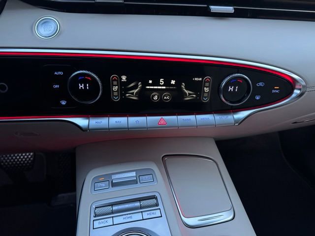 Used 2022 Genesis GV70 2.5T w/ Advanced Package image 34