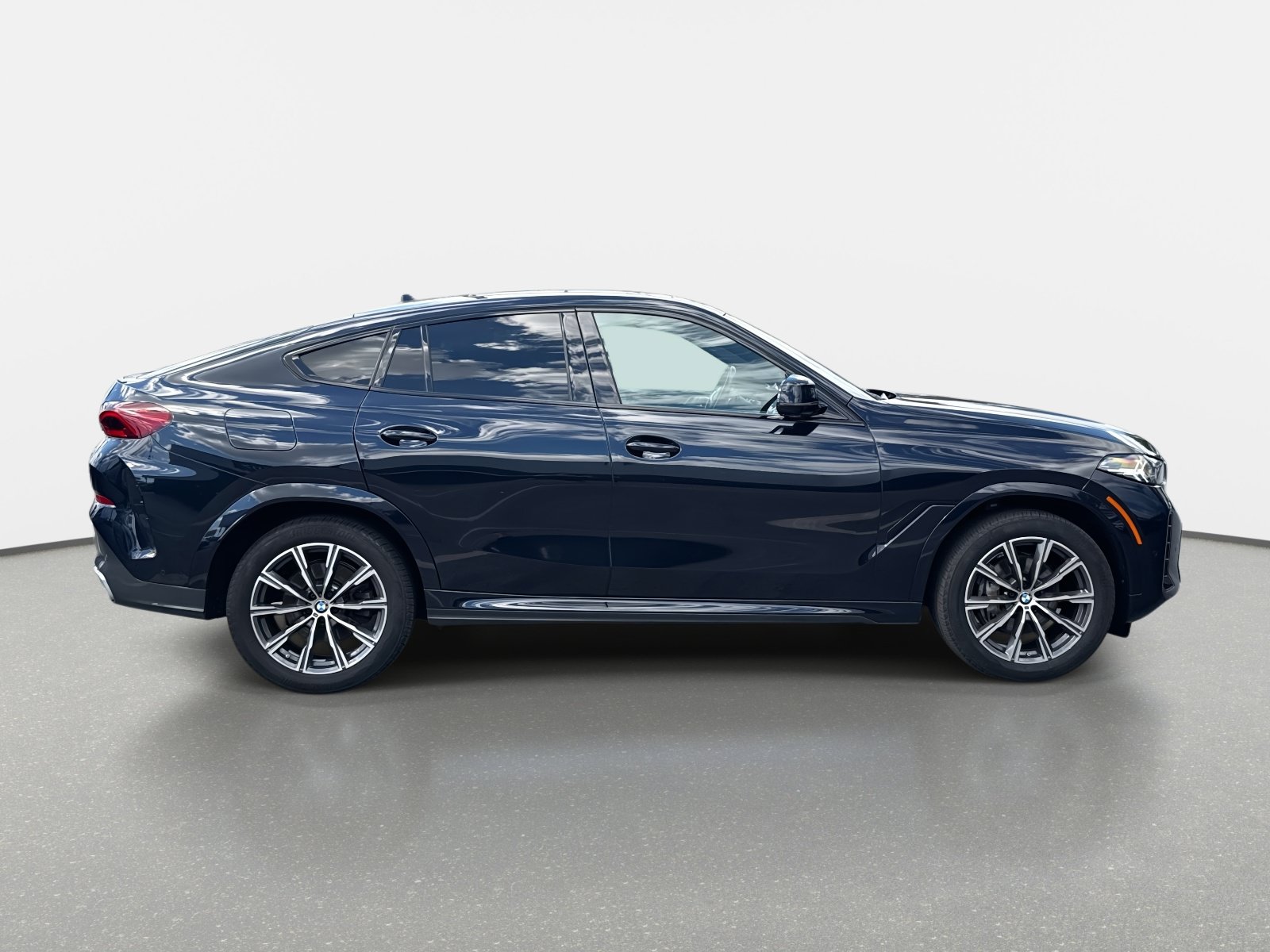 Used 2024 BMW X6 xDrive40i AWD/4WD image 2