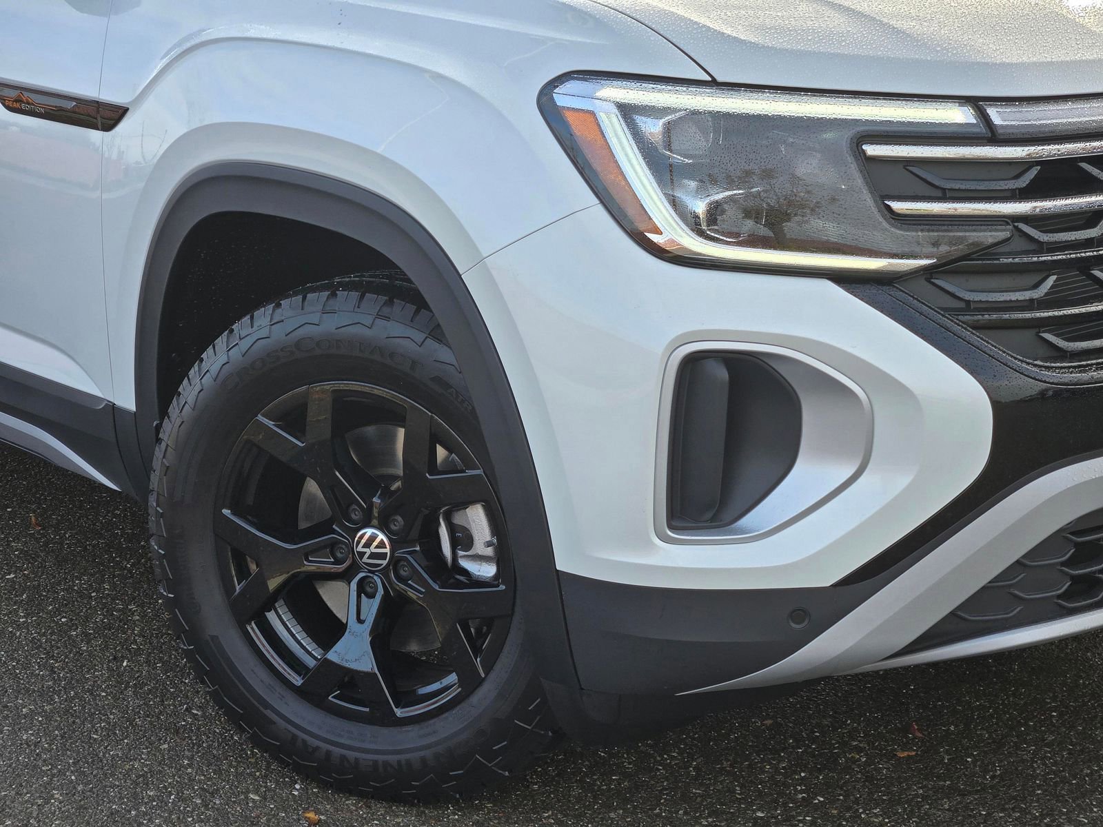 New 2026 Volkswagen Atlas Peak Edition image 2