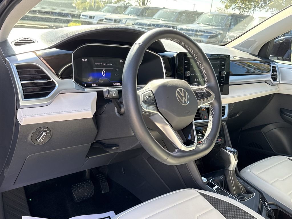 Used 2025 Volkswagen Taos SE image 16