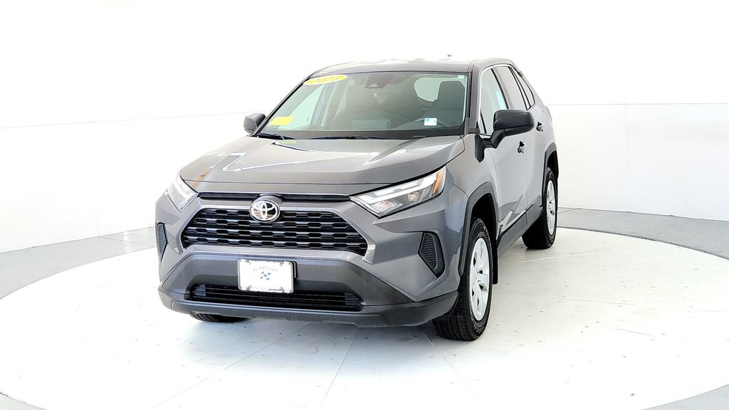 Used 2023 Toyota RAV4 LE AWD/4WD image 2