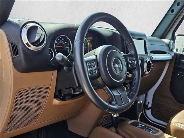 Used 2015 Jeep Wrangler Unlimited Sahara w/ Connectivity Group AWD/4WD image 9