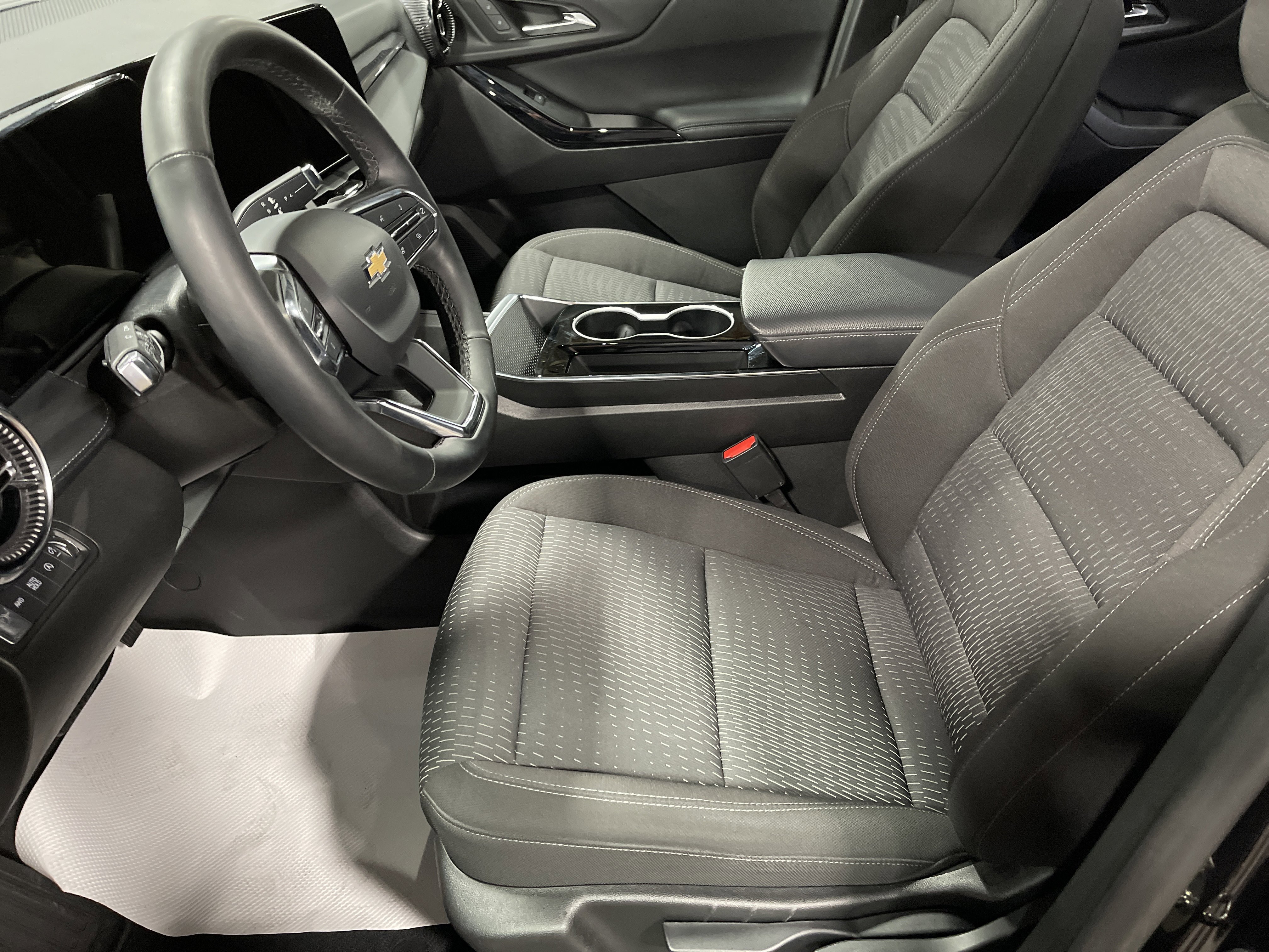 Used 2025 Chevrolet Equinox LT image 9