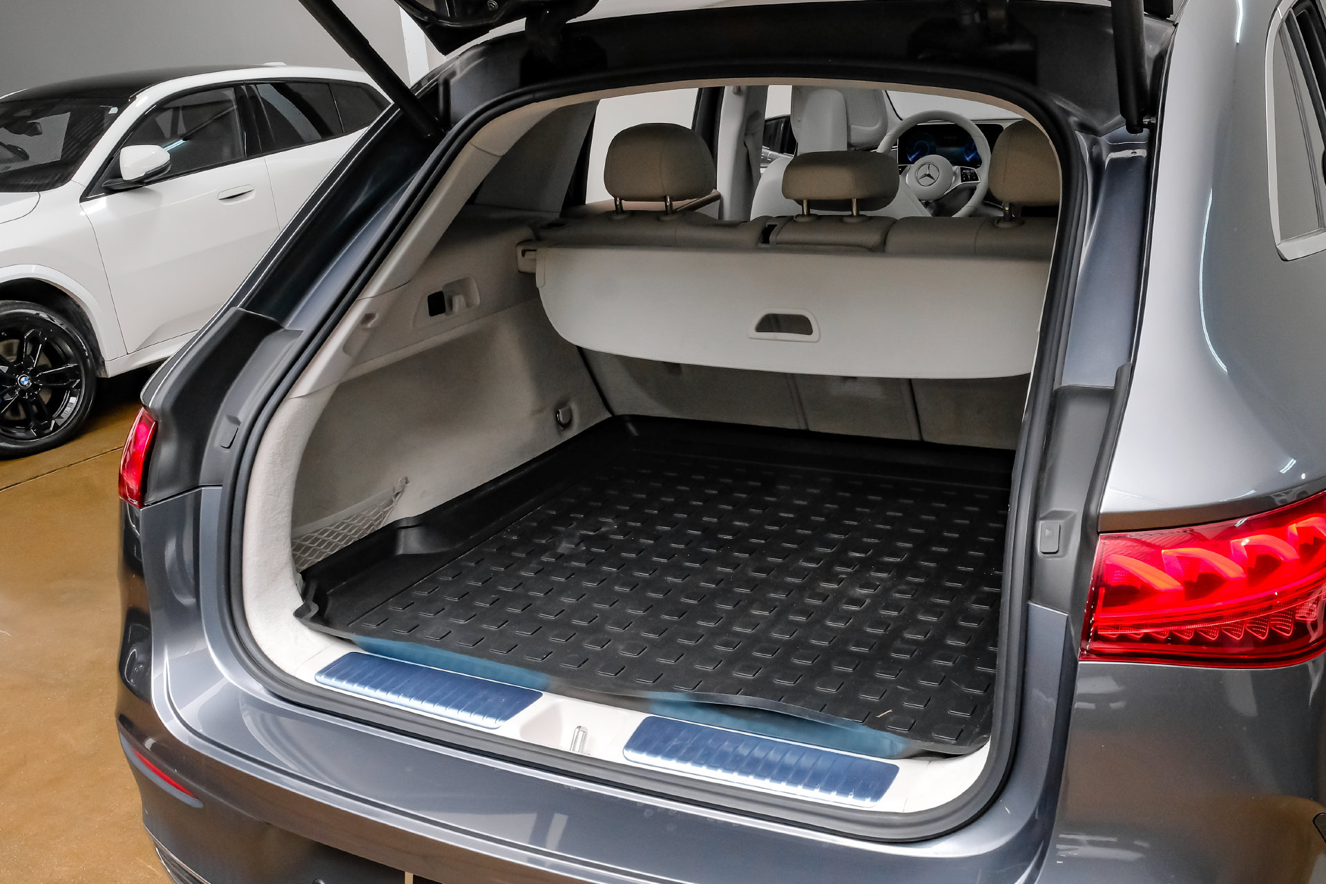 Used 2023 Mercedes-Benz EQE 350+ SUV w/ AMG Line Exterior Package image 45