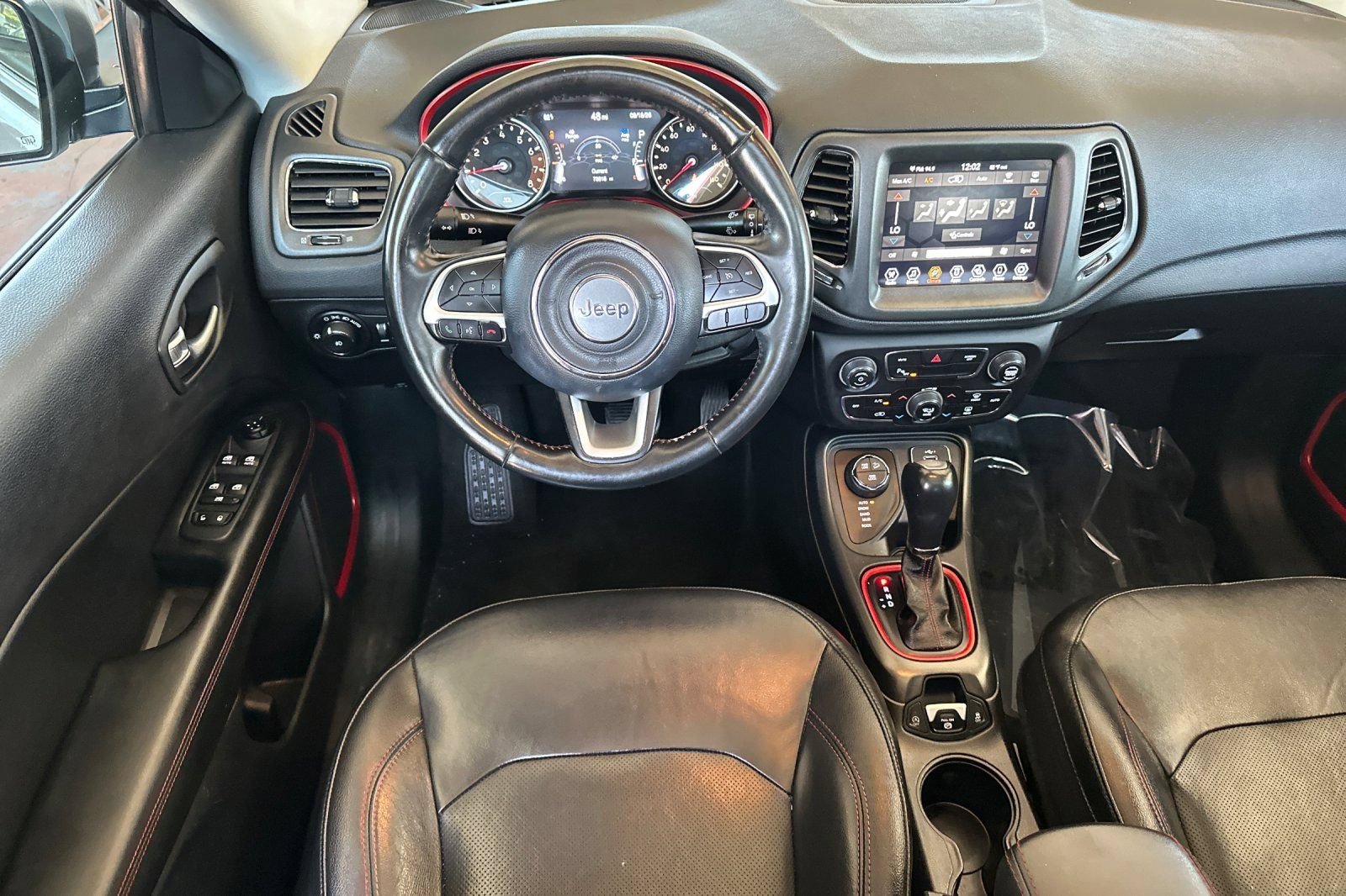 Used 2019 Jeep Compass Trailhawk w/ Leather Interior Group AWD/4WD image 15