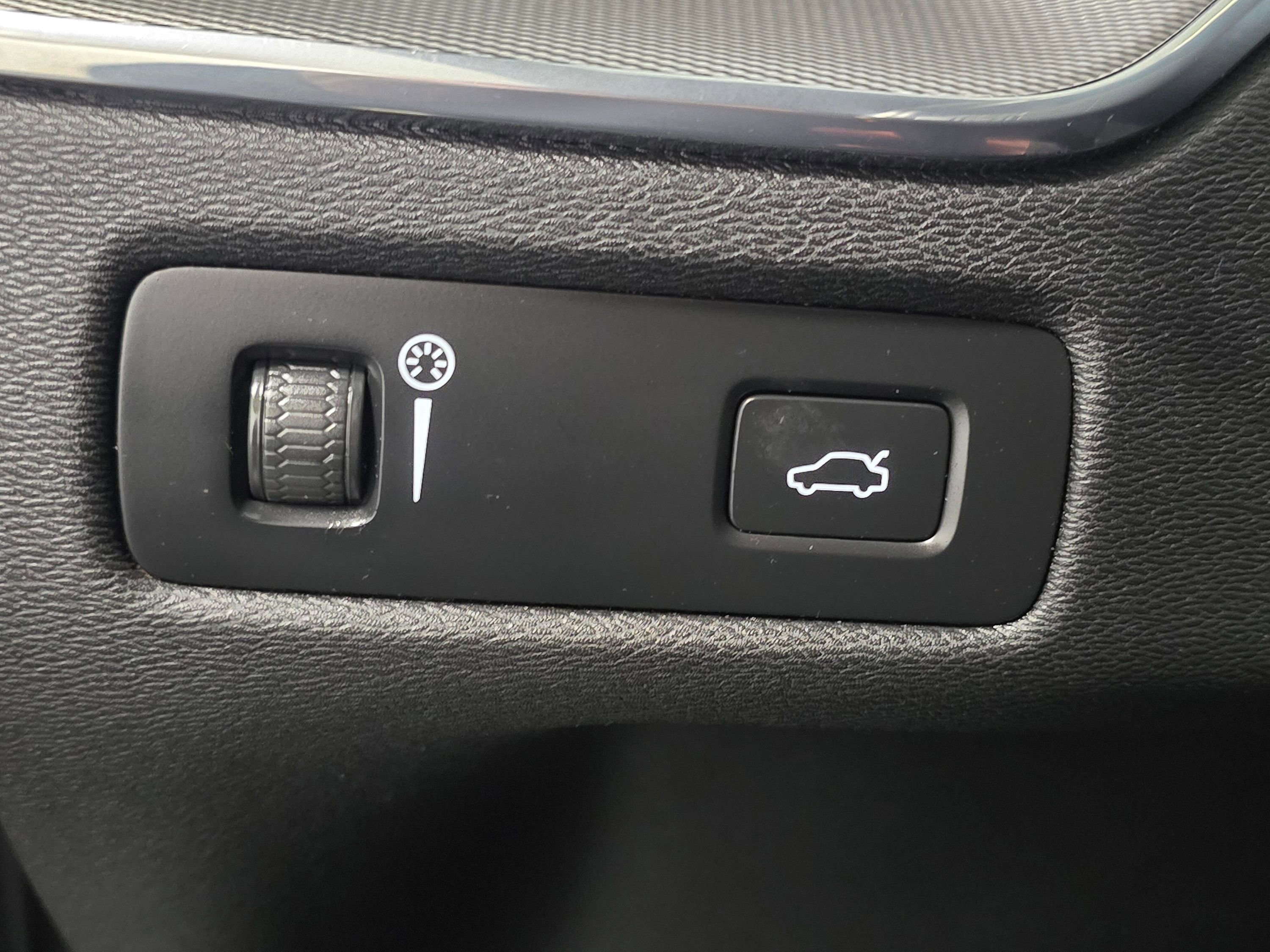 Used 2021 Volvo XC60 T5 R-Design w/ Protection Package Premier image 40