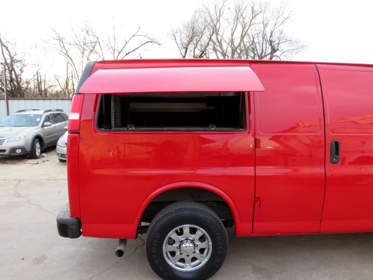 Used 2009 Chevrolet Express 2500 image 30
