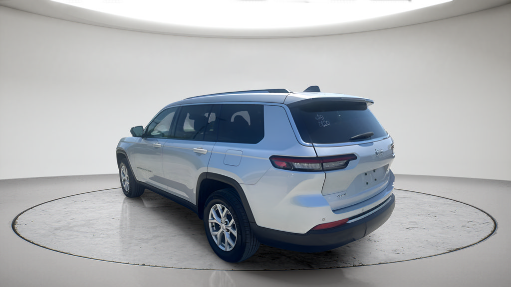 Used 2023 Jeep Grand Cherokee L Limited AWD/4WD image 9
