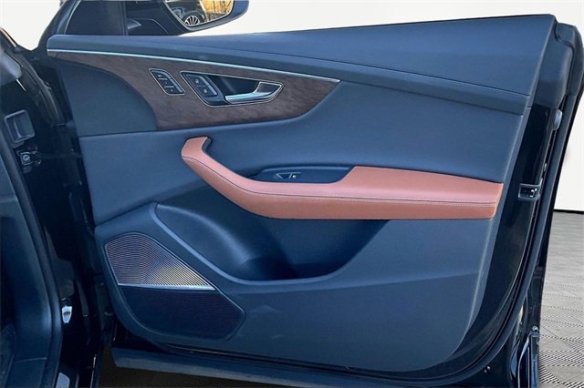 Used 2025 Audi Q8 Prestige w/ Prestige Package image 19