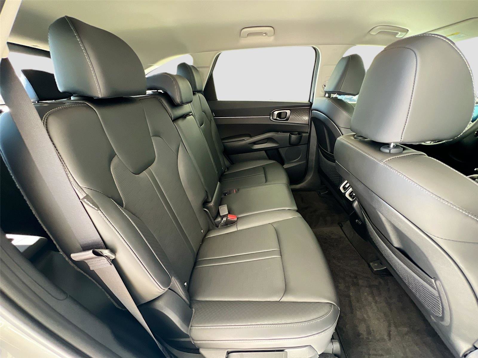 Used 2025 Kia Sorento S image 28