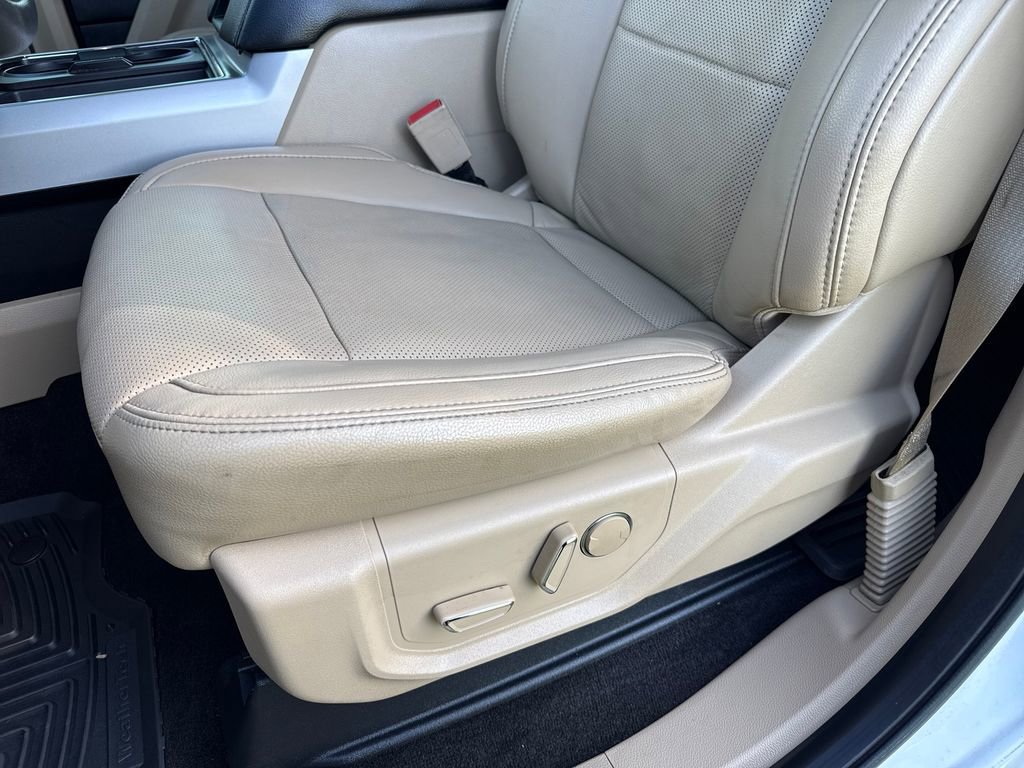 Used 2018 Ford F250 Lariat w/ Lariat Value Package RWD image 13