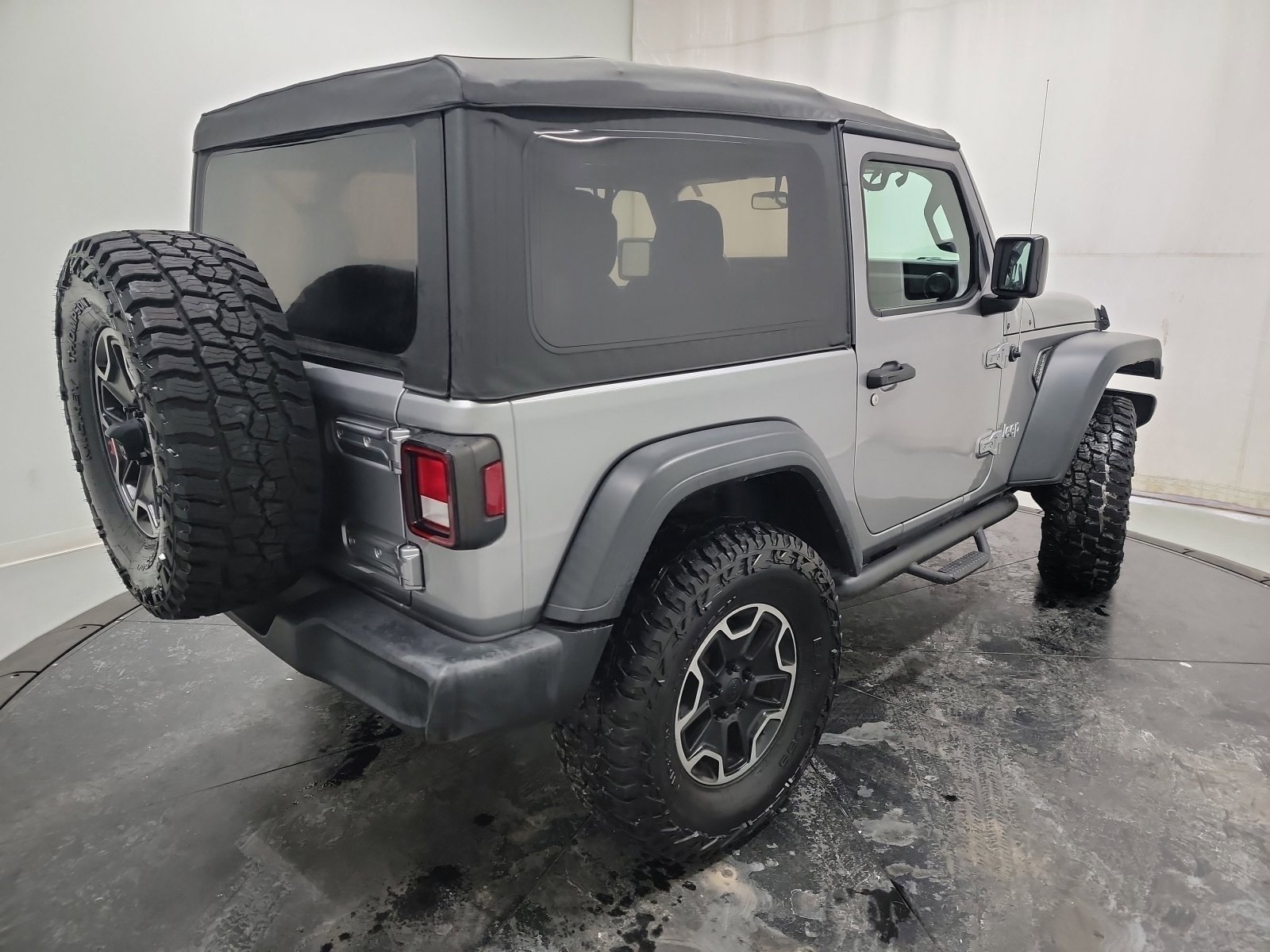 Used 2018 Jeep Wrangler Sport image 9