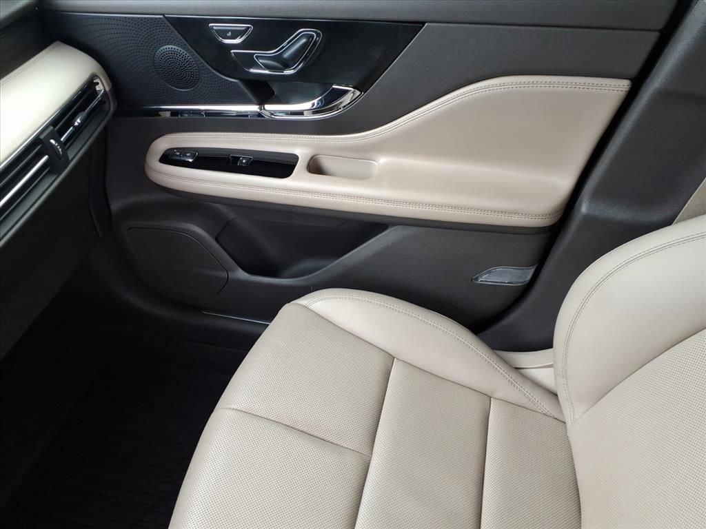 Used 2023 Lincoln Corsair Reserve image 21