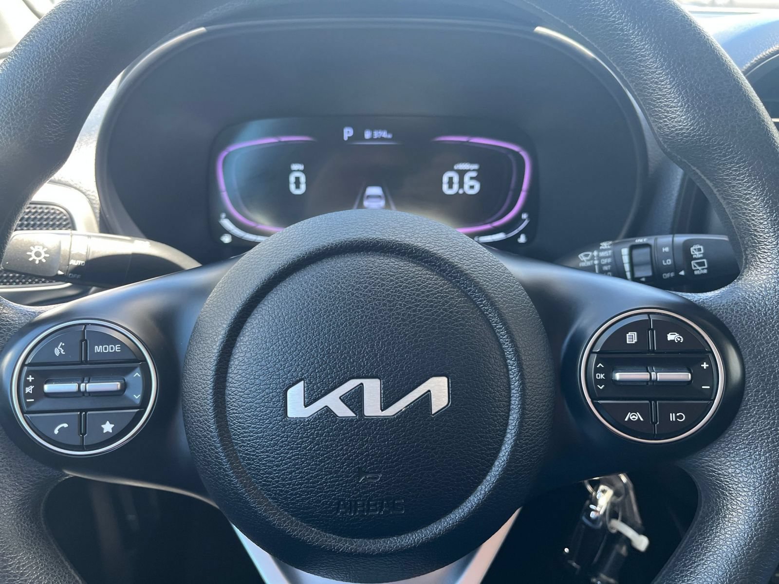 Used 2025 Kia Soul LX w/ LX Technology Package FWD image 24