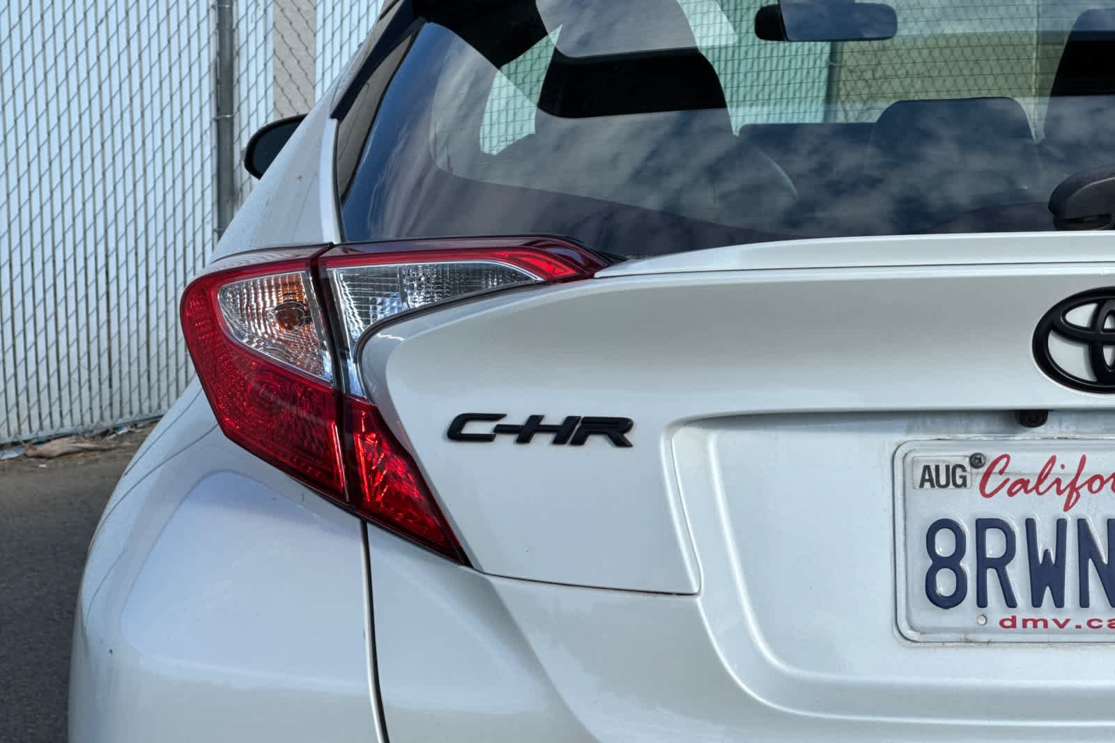 Used 2020 Toyota C-HR XLE FWD image 23